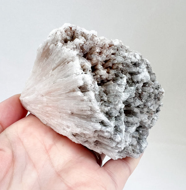 Scolecite Raw 2. Helps positive energy to flow. Peaceful Stone